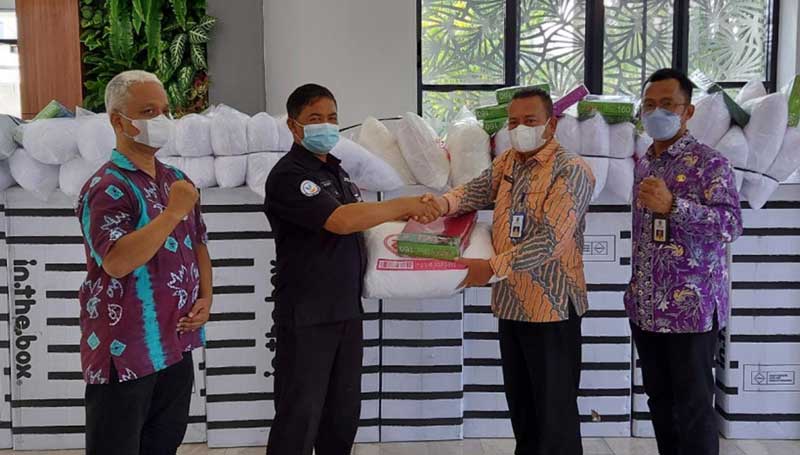Dinsos Salurkan Bantuan Kansur Untuk Lansia di Kecamatan Pagedangan