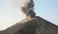 Gunung Anak Krakatau Status Siaga, Masyarakat yang Plesiran ke Pantai Diminta Berhati-hati